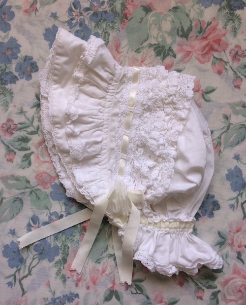 white bonnet