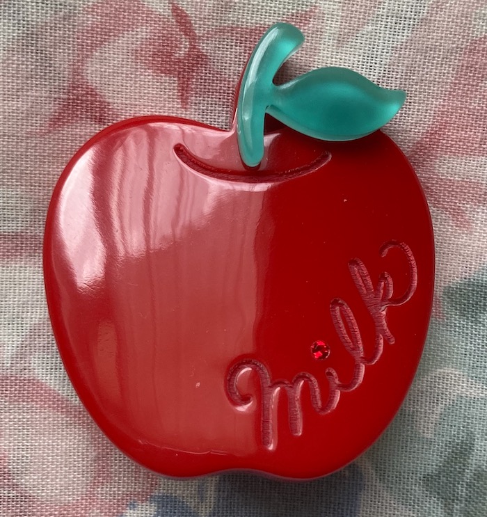 red apple clip