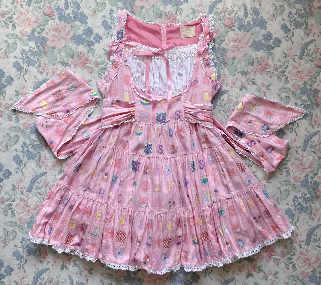 jsk showing waist ties