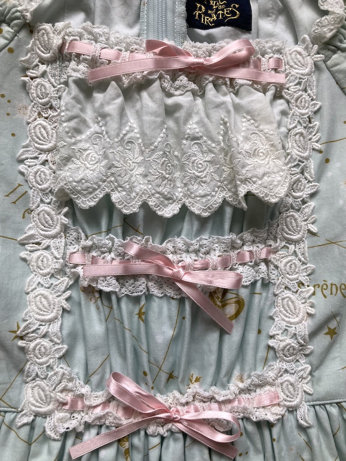 bodice detail