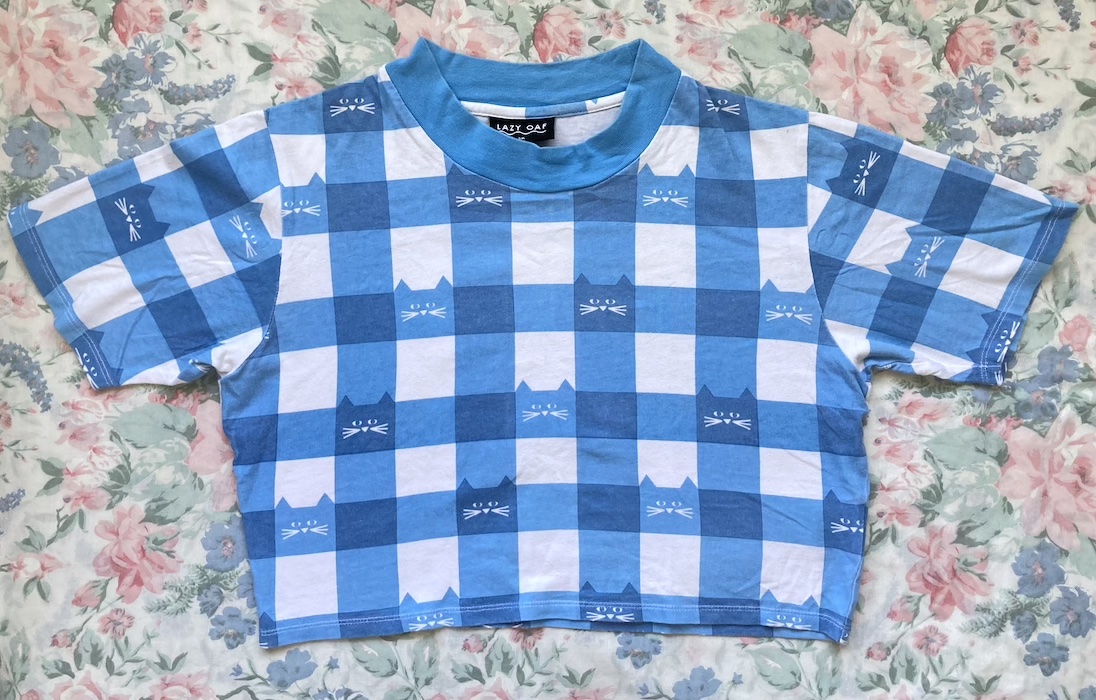 blue t shirt