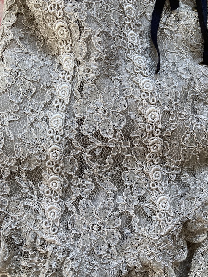 lace detail