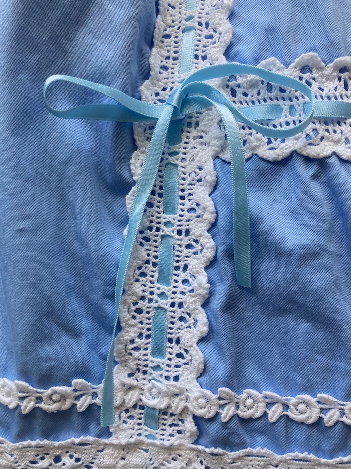 lace ribbon detail