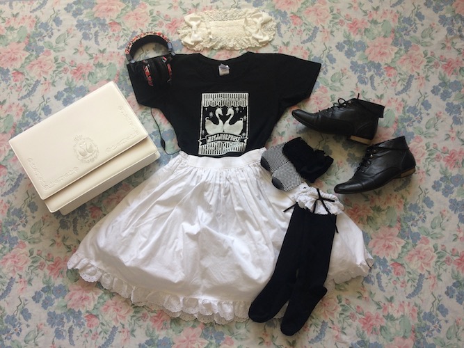 black and white tshirt coord